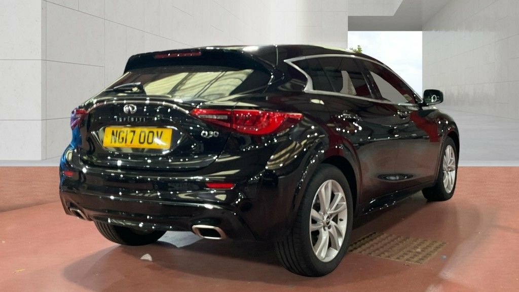 Infiniti Q30 1.5L Premium Tech Intouch NG17OOV Black #4