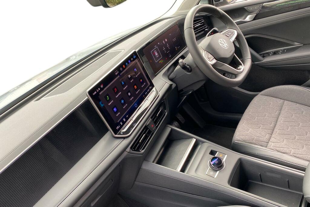 Volkswagen Tiguan 1.5 Etsi Mhev Match Suv Hybrid Dsg Euro AO26OHW Silver #2