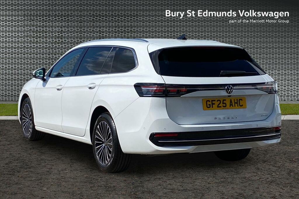 Volkswagen Passat 1.5 Etsi Mhev Elegance Estate Hybrid Ds GF25AHC White #3