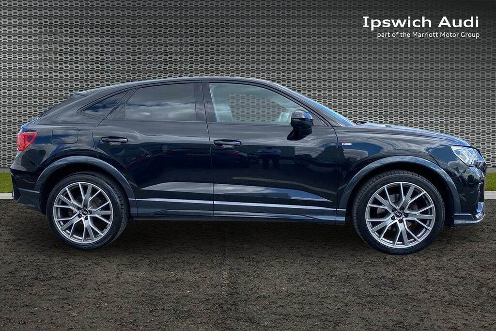 Audi Q3 1.5 Tfsi Black Edition Sportback S Tron Black #4