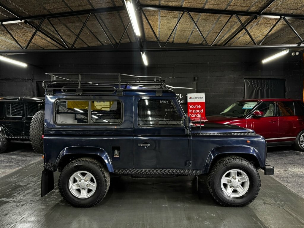 Land Rover Defender 90 Suv Blue