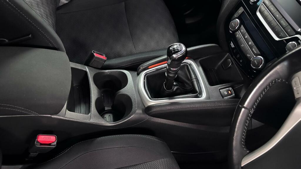 Nissan Qashqai White #33