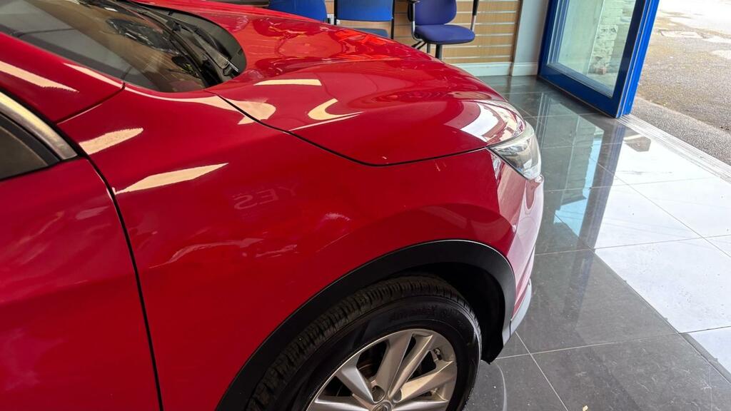 Nissan Qashqai White #24