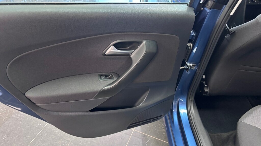 Volkswagen Polo 1.2L Se Tsi 89 Bhp Silver #33