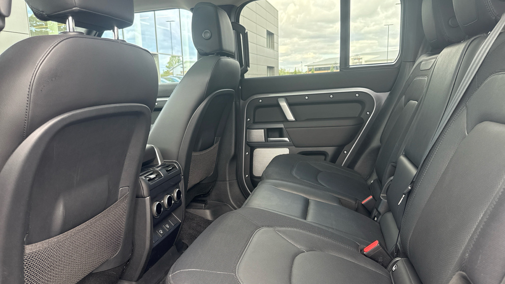 Land Rover Defender 130 Defender 3.0 D300 X-dynamic Se 130 Grey #4