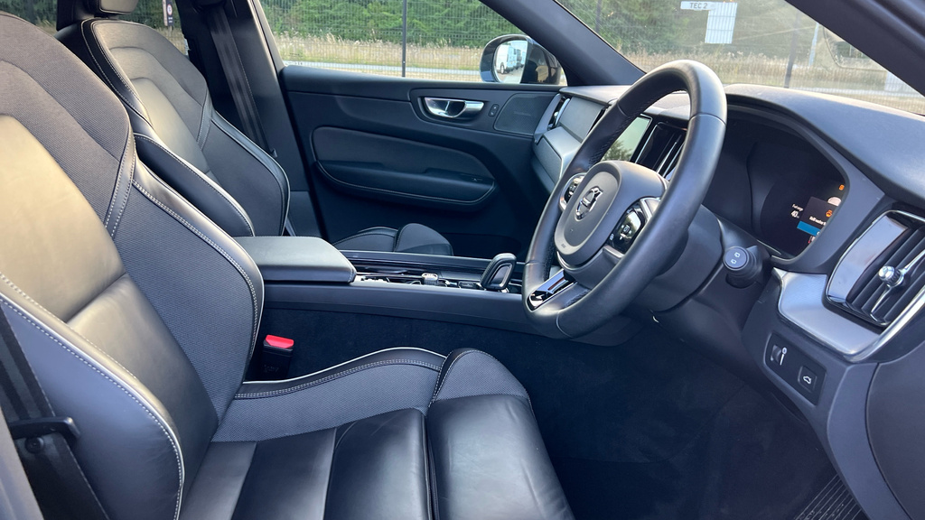 Volvo XC60 Xc60 2.0 B4d R Design Awd Geartronic WV22MXB Black #6
