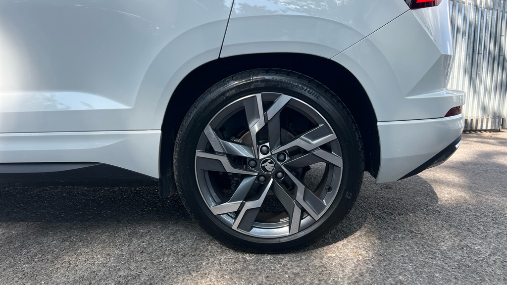 Skoda Karoq Karoq Sportline Edition 2.0 Tsi 190 Ps 4X4 Dsg White #5