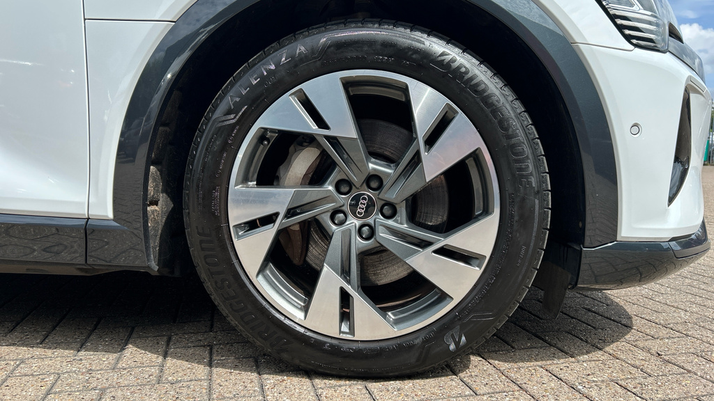 Audi Q8 e tron Q8 250Kw 50 Quattro 95Kwh Sport NL23YWJ White #5