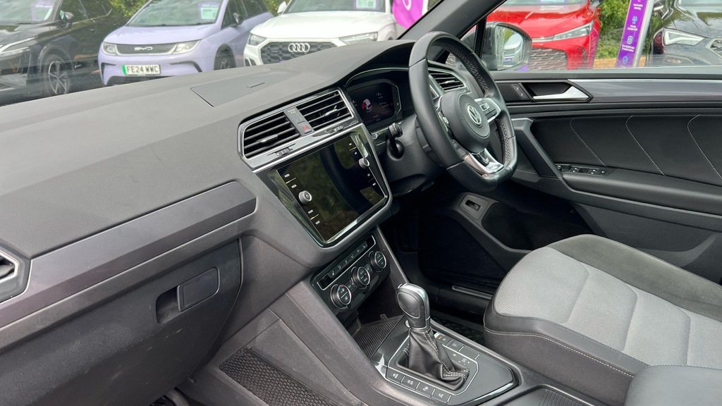 Volkswagen Tiguan Tiguan 1.5 Tsi Evo 150 R-line Dsg EK19VDC Black #2