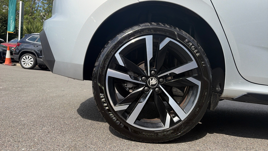 Skoda Kamiq Kamiq 1.5 Tsi Monte Carlo Edition Silver #5