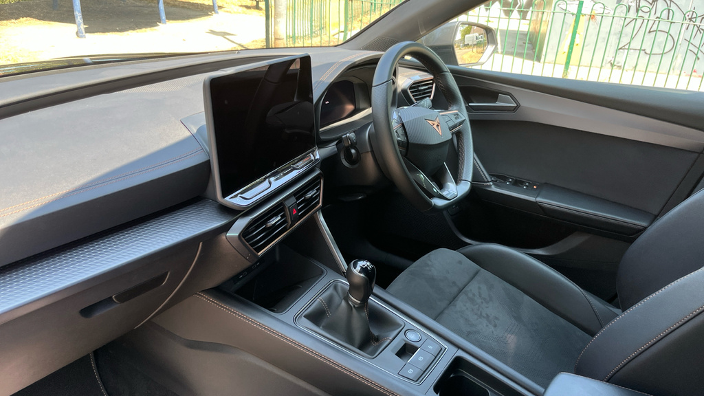 Cupra Leon Leon 1.5 Tsi 150 V2 KY25HTN Black #2