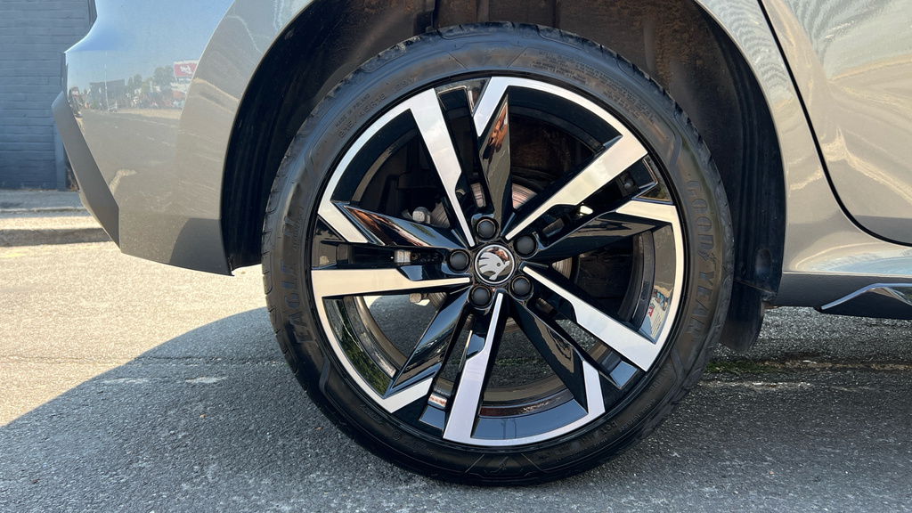 Skoda Kamiq Kamiq 1.5 Tsi Monte Carlo Edition Dsg Grey #5