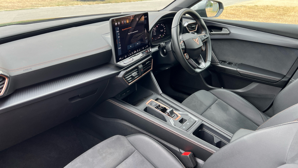 Cupra Leon Leon 1.5 Etsi 150 V2 Dsg KW25XDN Black #2