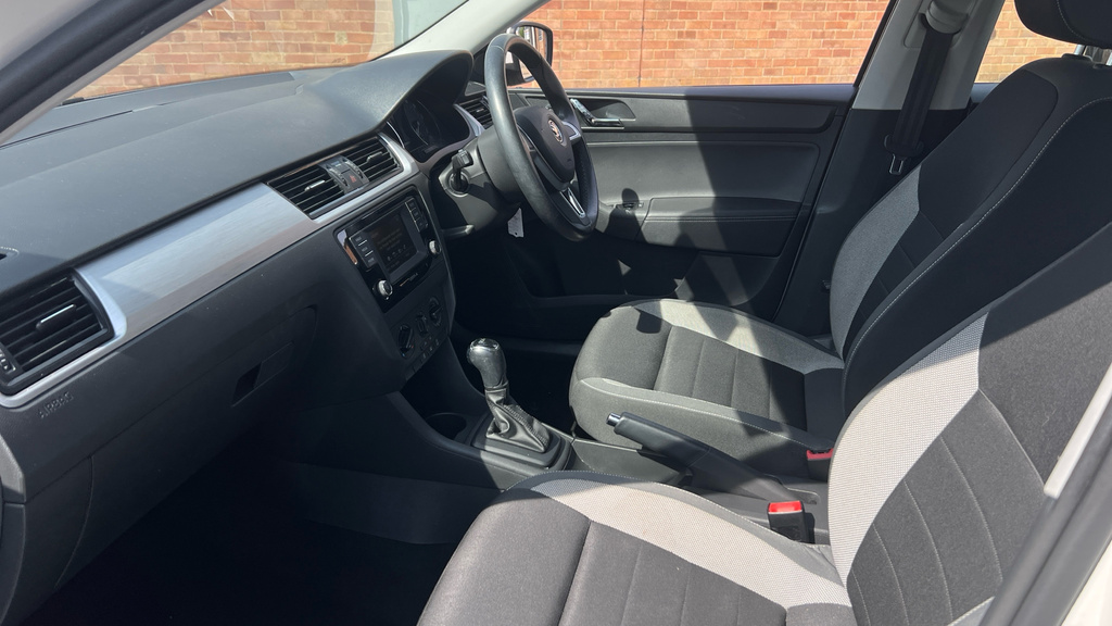 Skoda Rapid Rapid 1.4 Tsi 125 Se Dsg White #2