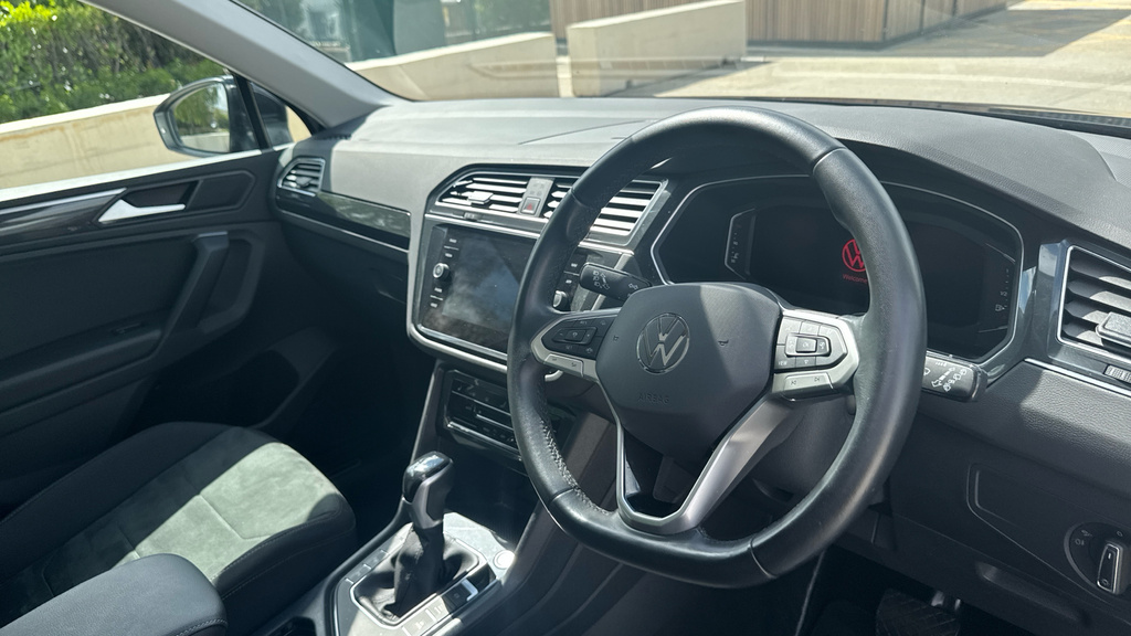 Volkswagen Tiguan Tiguan 1.5 Tsi 150 Elegance Dsg EF23OKP Black #6