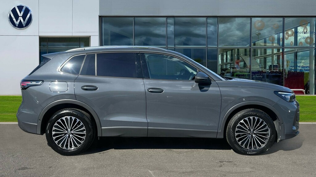 Volkswagen Tiguan Tiguan 1.5 Etsi 150 Match Dsg VN24OVO Grey #4