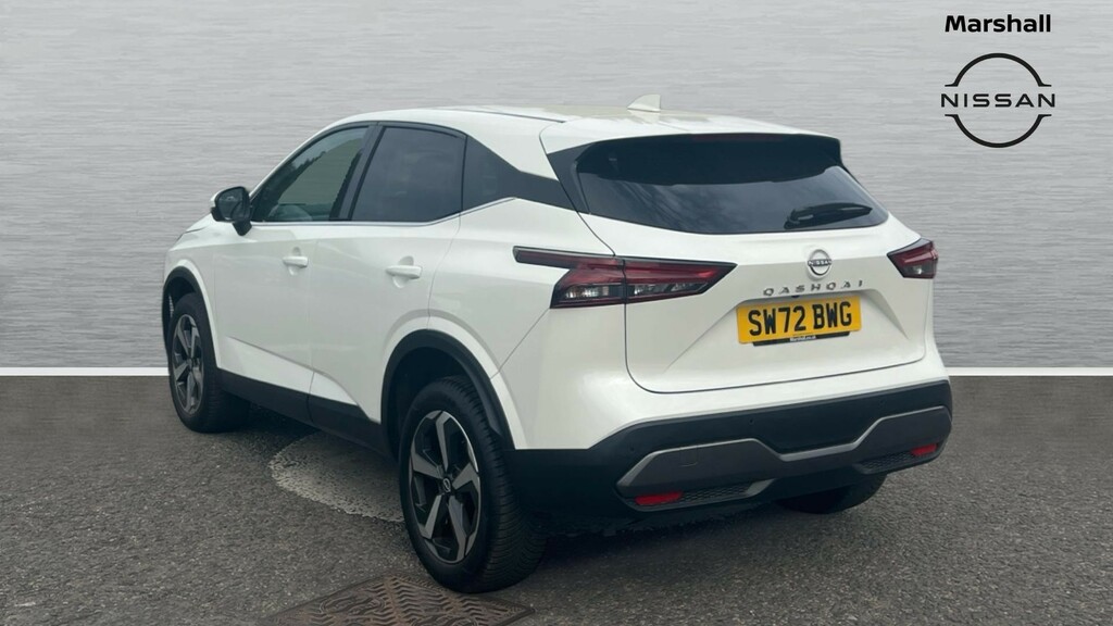 Nissan Qashqai Qashqai 1.3 Dig-t Mh N-connecta SW72BWG White #2