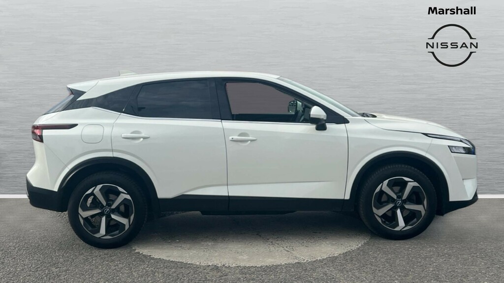 Nissan Qashqai Qashqai 1.3 Dig-t Mh N-connecta SW72BWG White #3