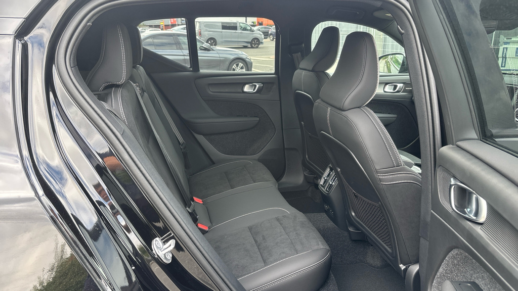 Volvo EX40 Volvo Ex40 Estate 300Kw Twin Motor Plus 82Kwh Black #6