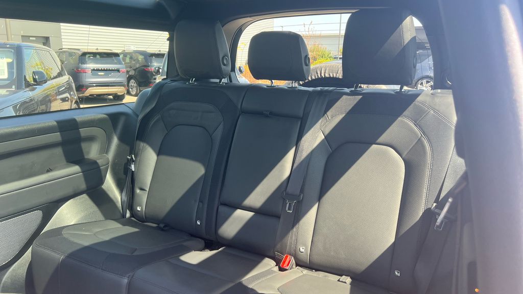 Land Rover Defender 90 Defender 3.0 D250 X-dynamic Hse 90 AV73VTM Black #4