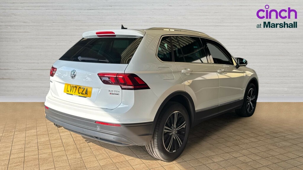 Volkswagen Tiguan Tiguan 2.0 Tdi 150 4Motion Se Nav Dsg LV17CZA White #3
