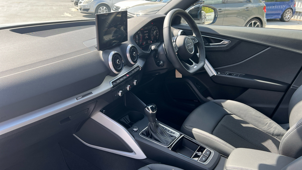Audi Q2 Q2 35 Tfsi Black Edition S Tronic White #2