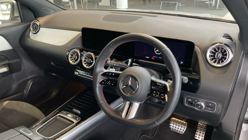 Mercedes-Benz GLA Class Gla 200 Amg Line Executive KM75PGU Silver #3