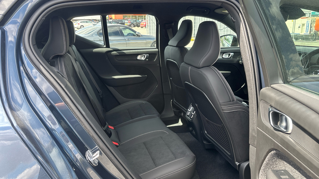Volvo EX40 Ex40 300Kw Twin Motor Plus 82Kwh Awd Esta Blue #6