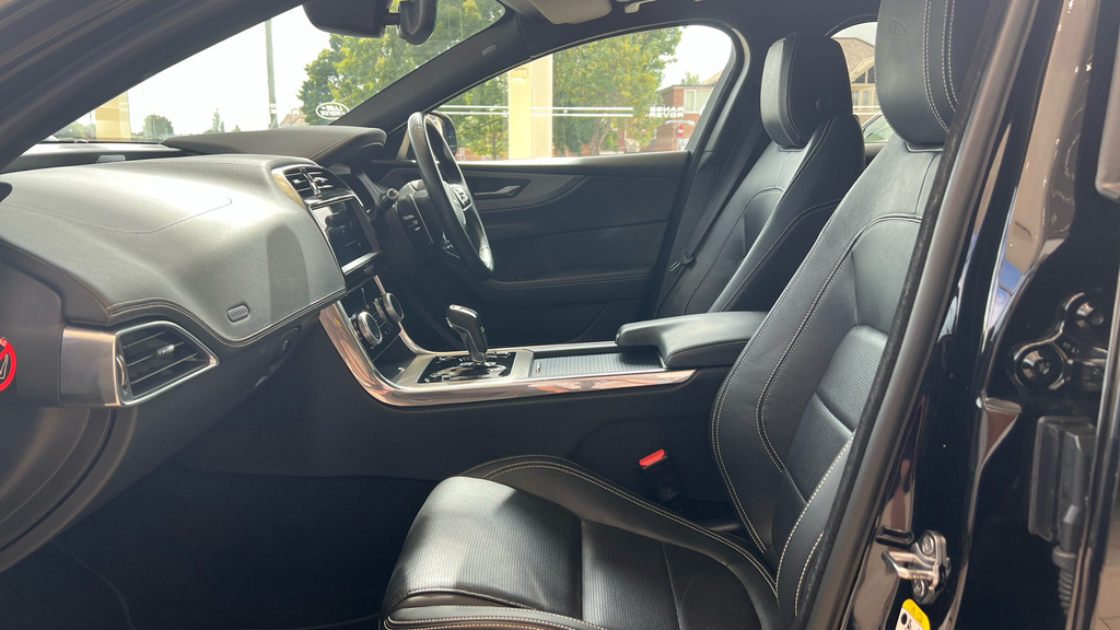 Jaguar XE Xe 2.0D R-dynamic S FL69OXK Black #3