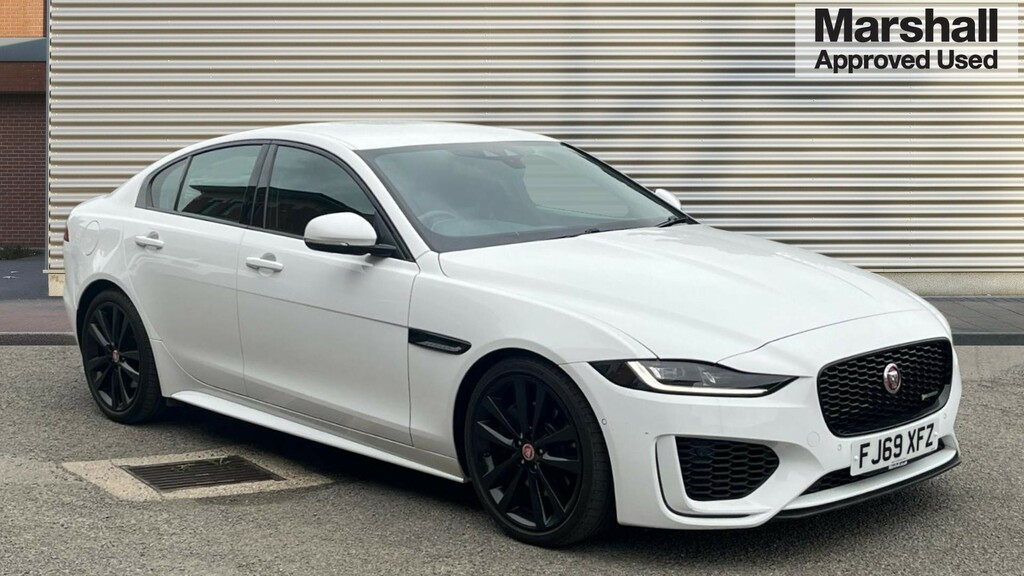 Jaguar XE Xe 2.0 R-dynamic Se White