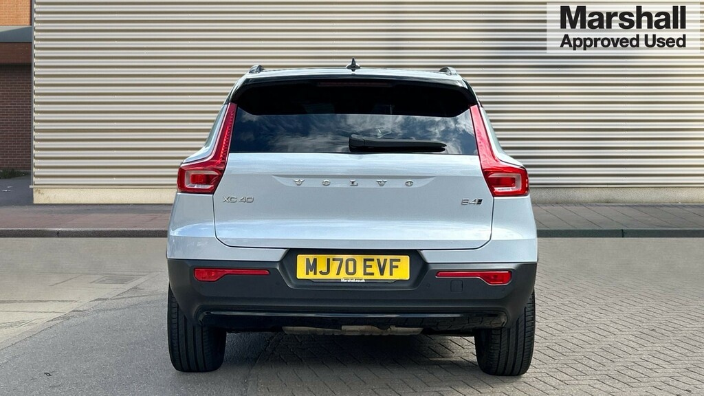 Volvo XC40 Volvo Xc40 Estate 2.0 B4p R Design Awd Silver #4