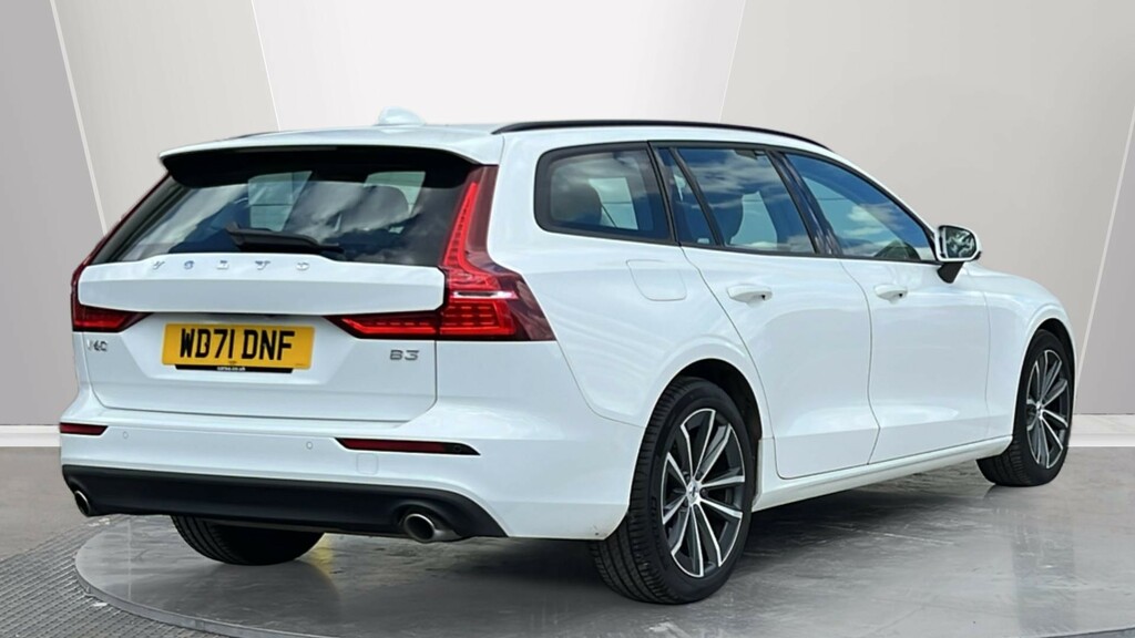 Volvo V60 V60 2.0 B3p Momentum 7 Speed White #2