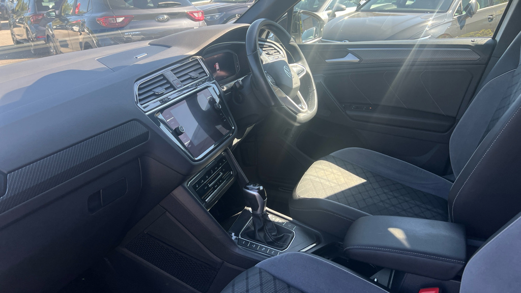 Volkswagen Tiguan Tiguan 1.4 Tsi Ehybrid Black Edition Dsg GU24BWJ White #2
