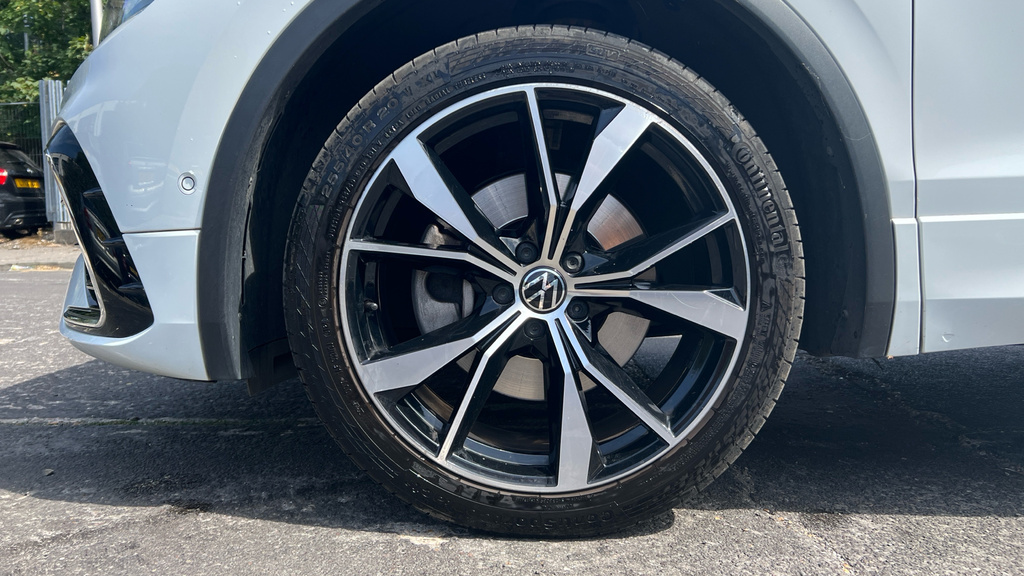 Volkswagen Tiguan R-line Black #17