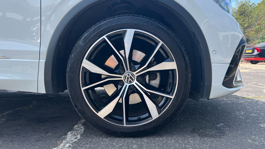 Volkswagen Tiguan R-line Black #20