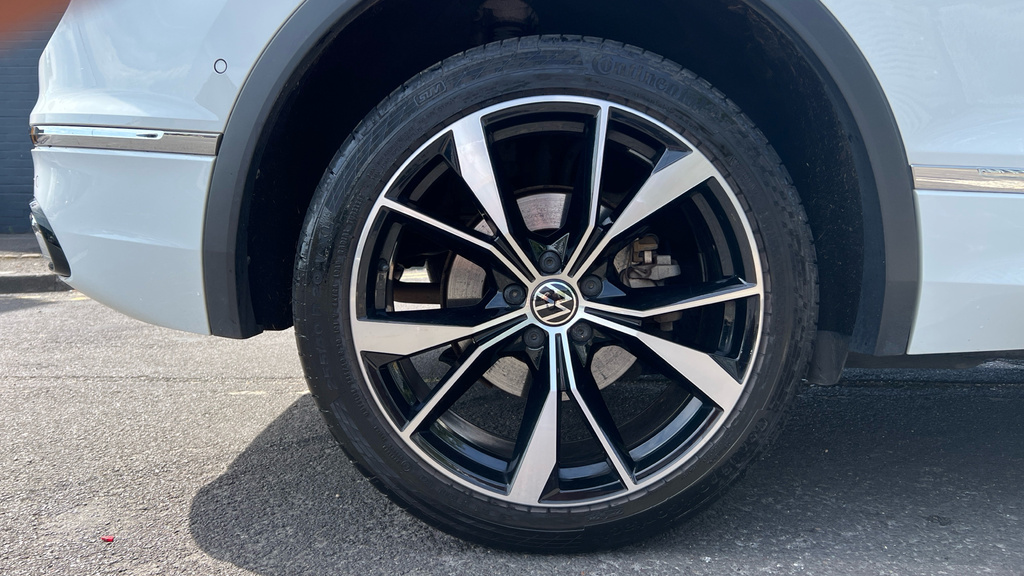 Volkswagen Tiguan R-line Black #19