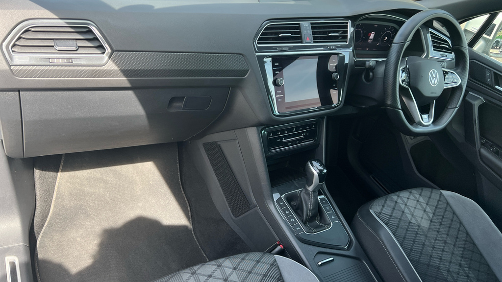 Volkswagen Tiguan R-line Black #10