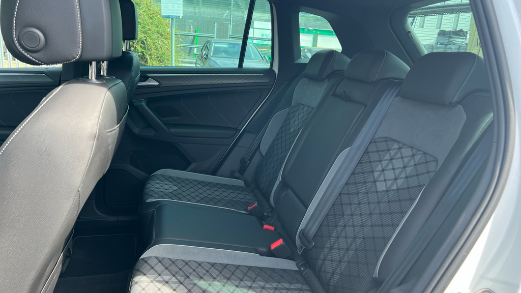 Volkswagen Tiguan R-line Black #14