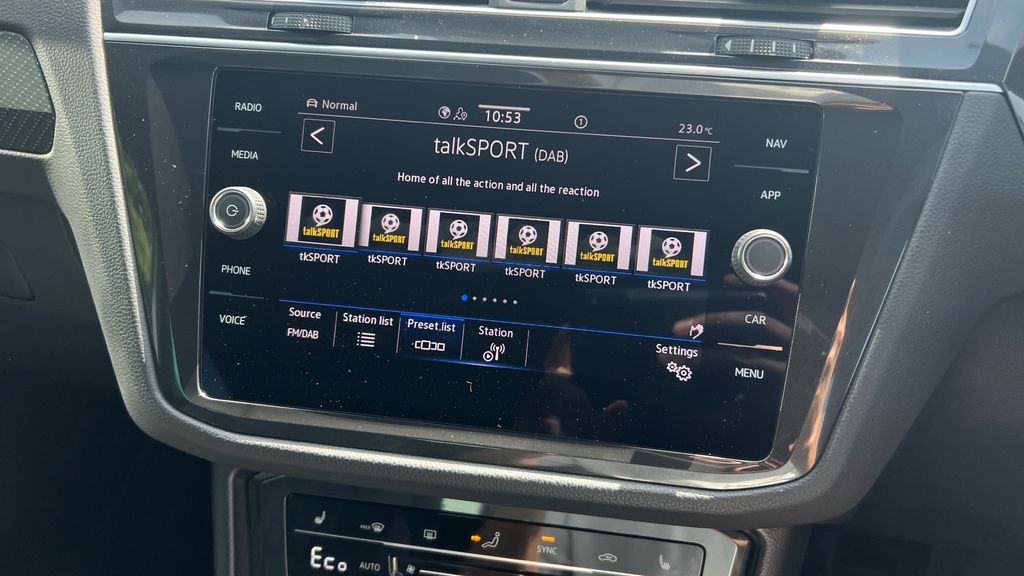 Volkswagen Tiguan R-line Black #27