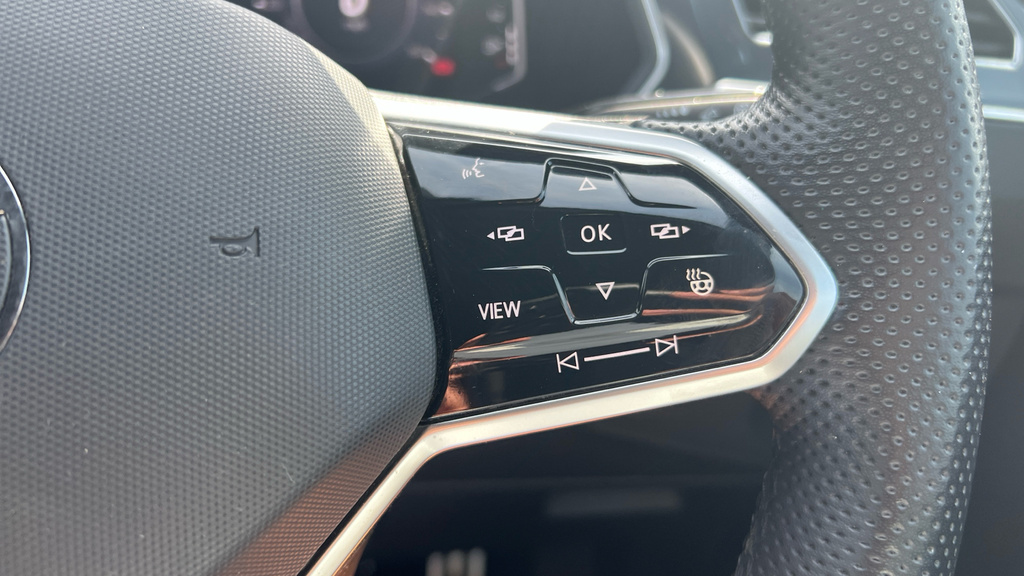 Volkswagen Tiguan R-line Black #31