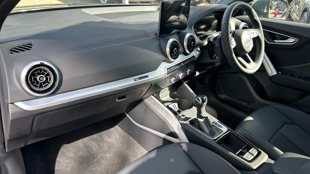 Audi Q2 Audi Q2 S Line 35 Tfsi 150 Ps S Tronic Grey #2