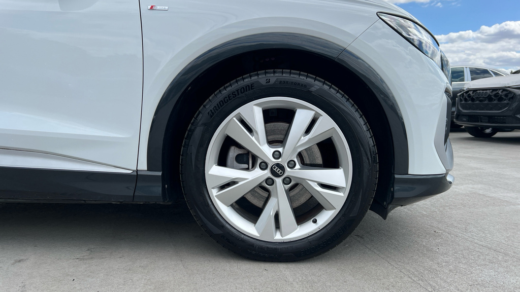 Audi Q4 E Tron Q4 150Kw 40 82Kwh S Line GM73FHP White #5