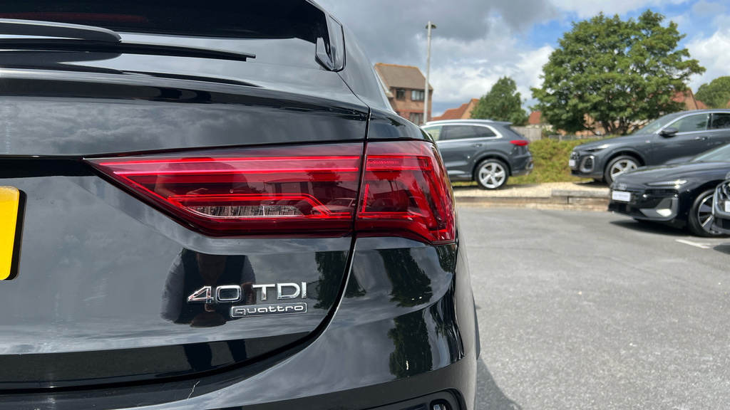 Audi Q3 35 Tfsi Black Edition S Tronic 2023 Black #32