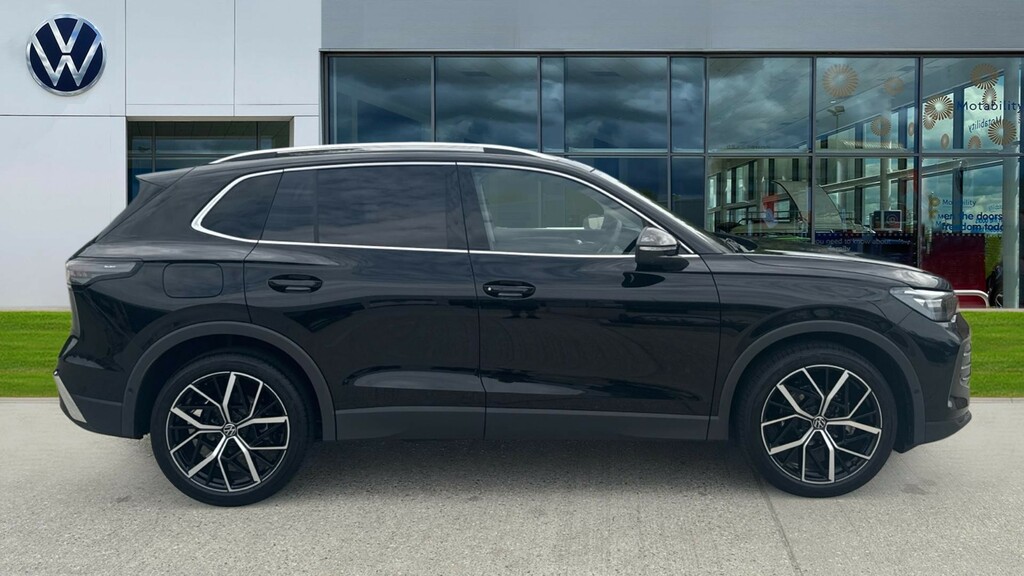 Volkswagen Tiguan Tiguan 1.5 Etsi 150 Elegance Dsg EA26ZCV Black #4