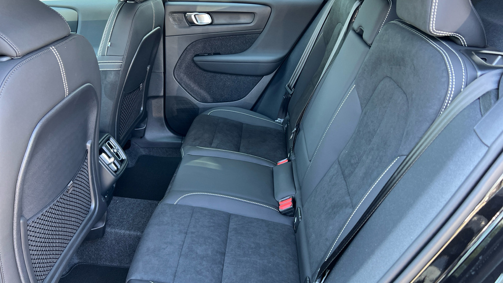 Volvo XC40 2.0 B4 Mhev Plus Black Edition Suv Hybr Black #14