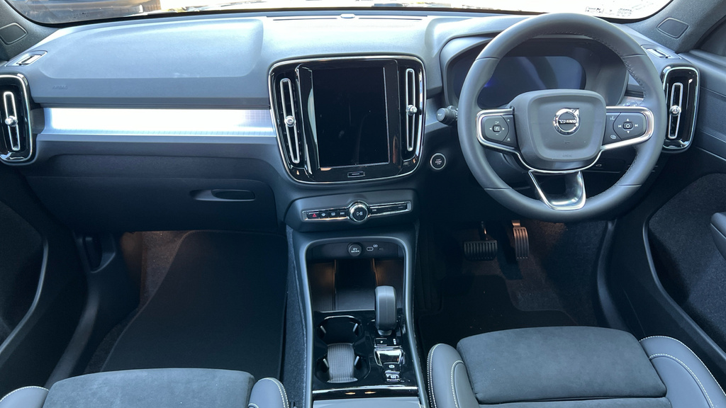 Volvo XC40 2.0 B4 Mhev Plus Black Edition Suv Hybr Black #11