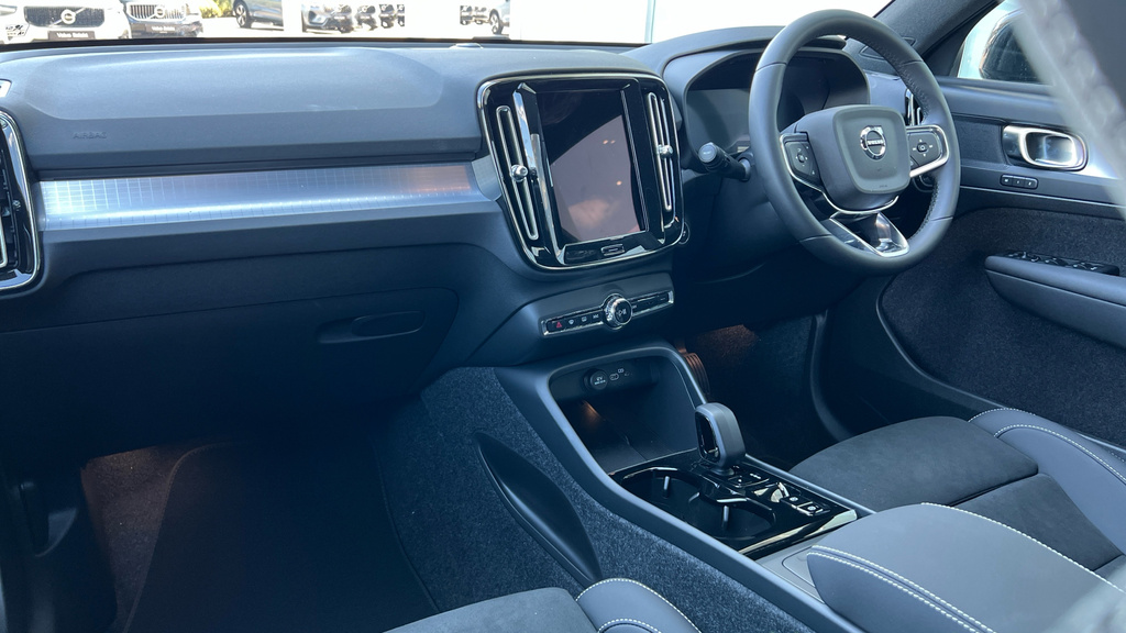 Volvo XC40 2.0 B4 Mhev Plus Black Edition Suv Hybr Black #10