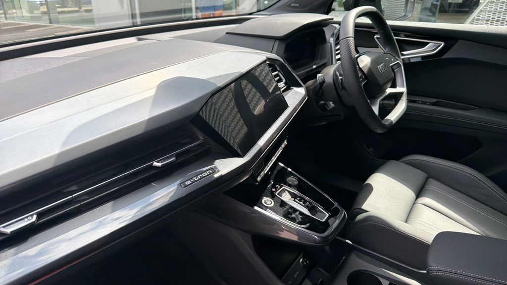 Audi Q4 E Tron Audi Q4 Black Edition 45 E-tron 210,00 Kw KR75ZJO #2