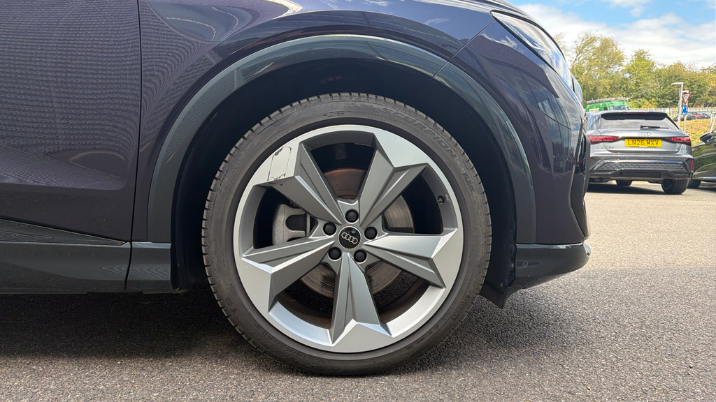 Audi Q4 E Tron Audi Q4 Black Edition 45 E-tron 210,00 Kw KR75ZJO #5