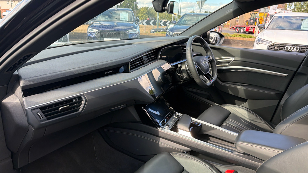 Audi Q8 e tron Q8 300Kw 55 Quattro 114Kwh Black Edition Black #2